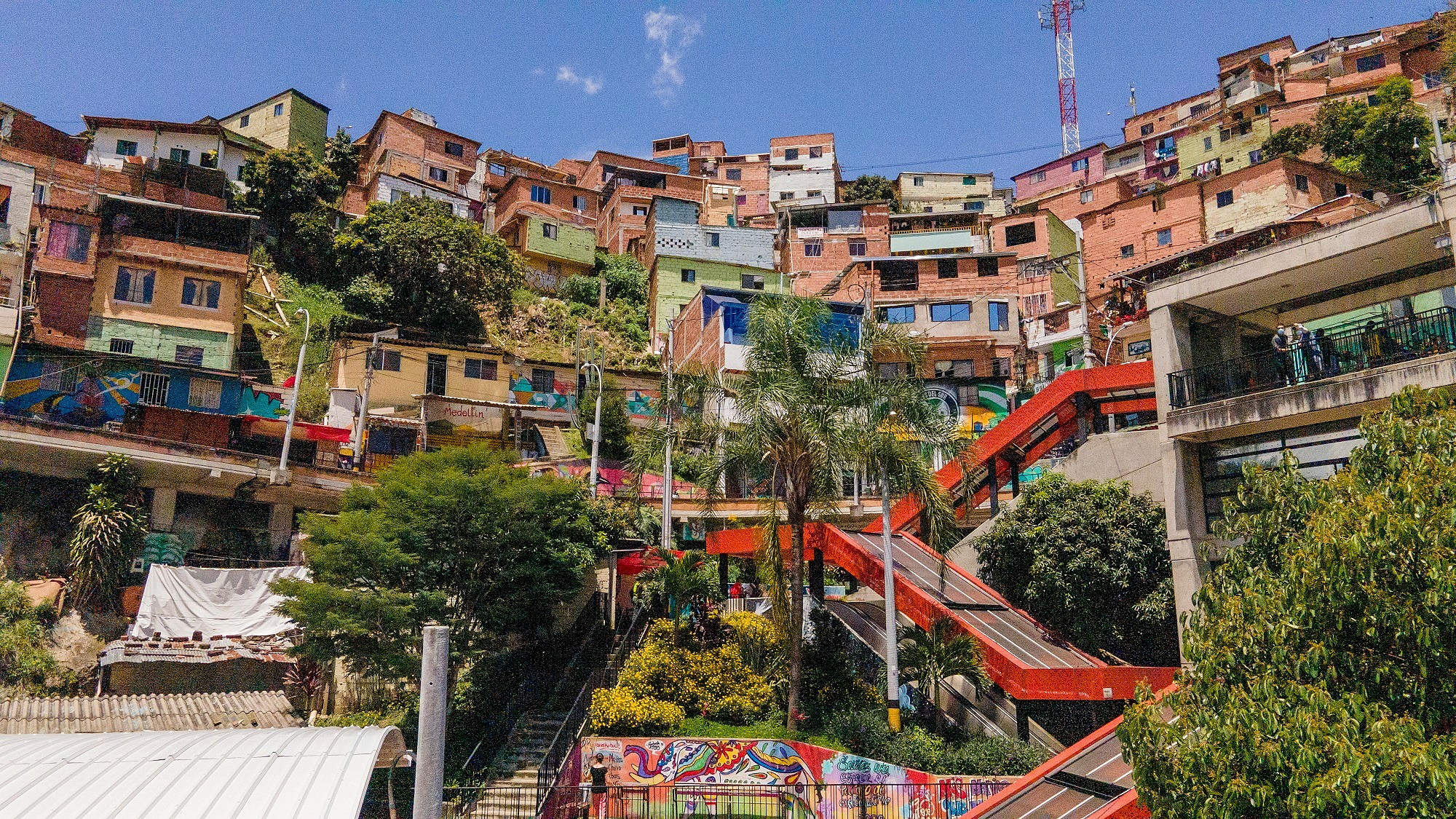 Recorrido de los grafitis en la Comuna 13 de Medellín